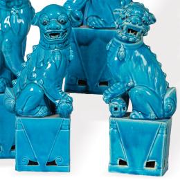 Lote 1379: Pareja de leones de Foo en porcelana china vidriados en turquesa primera mitad S. XX.