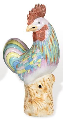 Lote 1430<br>"Gallo" de porcelana china polícromada siguiendo modelos de Compañía de Indias, S. XX.