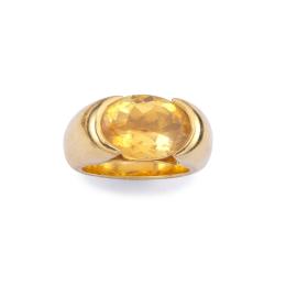 Lote 2227: Anillo con cuarzo citrino talla oval de aprox. 5,80 ct en montura de oro amarillo de 18K.