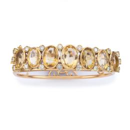 Lote 2229<br>Pulsera rígida con siete citrinos talla oval de aprox. 15,00 ct con brillantes de aprox. 1,26 ct en total.