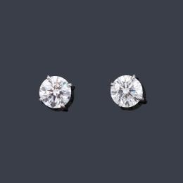 Lote 2250: Dormilonas con pareja de brillantes de aprox. 1,31 ct en total.