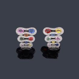 Lote 2264: Pendientes cortos con diseño de ondas con zafiros talla oval multicolor y brillantes.