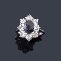 Lote 2338: Anillo con zafiro talla oval de aprox. 2,00 ct y orla de brillantes de aprox. 2,40 ct en total.