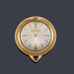 Lote 2507: JAEGER LECOULTRE reloj de colgar con caja en oro amarillo de 18 K.