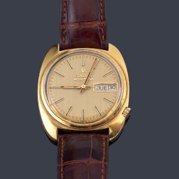 Lote 2515: BULOVA de caballero con caja en oro amarillo de 18 K.