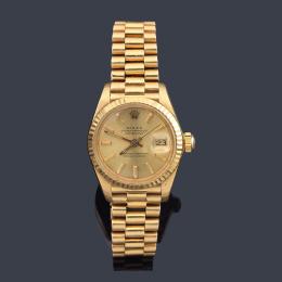 Lote 2550: ROLEX Oyster Perpetual Lady Datejust ref. 6917 Officially Certified Chronometer con caja y brazalete en oro de 18K.