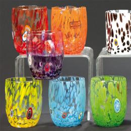 Lote 1012: Juego de doce vasos de refresco de cristal italiano siguiendo modelos de Murano con decoración de "molti fiore".