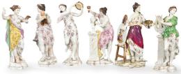 Lote 1069: Conjunto de seis figuras de porcelana esmaltada, alegorías de las artes.<br>Posiblemente Alemania, S. XIX