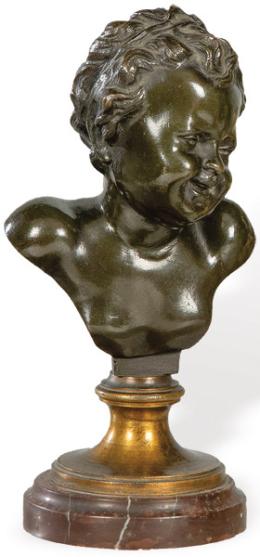 Lote 1089: Siguiendo a Claude Michael Clodion (1738-1814)<br>"Niña Sonriente"<br>Pequeño busto de bronce patinado. Firmada.