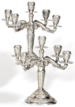 Lote 1201: Pareja de candelabros de plata española punzonada 1ª Ley con marca comercial de J. Perez Fernández.