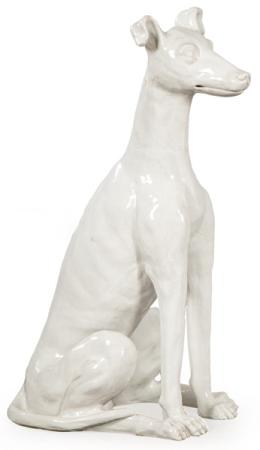 Lote 1284: Figura de perro en cerámica esmaltada en blanco.<br>S. XX.