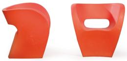 Lote 1381: Ron Arad (Tel Aviv, 1951) para Morosso<br>Pareja de sillones Little Albert, realizados en polietileno 100% reciclable, moldeado por rotación, con color integral. Resistente al agua y a la decoloración, apto para uso en exteriores.