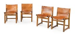 Lote 1412: Paco Muñoz (Santander, 1925 - Pedraza, 2009) para Darro <br>Conjunto de 4 sillas modelo Riaza, con estructura de madera de nogal, asiento y respaldo de una sola pieza de piel natural desmontable, cosido a mano con hebillas. <br>Diseñadas en 1958 para el Club