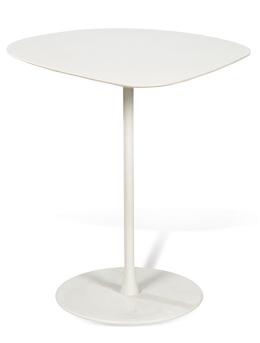 Lote 1437: Arik Levy (1963) para Desalto, 2005<br>Mesa modelo Mixit 290 de Desalto en metal blanco. El diseño de estas mesas se caracteriza por ser esencial y moderno, de formas simples y elegantes. <br>Estructura y pie en acero con tapa en laminado estratificado en col