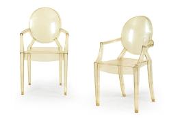 Lote 1456: Philippe Starck (1949) para Kartell<br>Pareja de butacas Louis Ghost realizada en inyección de policarbonato transparente con tono amarillo en un solo molde. Con marca