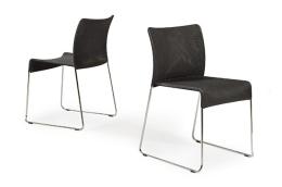 Lote 1469: Jasper Morrison (Londres, 1959) para Vitra 2004<br>Pareja de sillas modelo Soft Sim