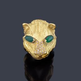 Lote 2178: Anillo con cabeza de pantera cincelada en oro amarillo de 18K.