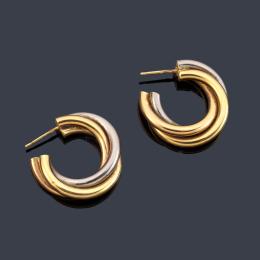 Lote 2211<br>Pendientes tipo criolla realizado en oro tricolor de 18K.