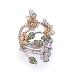 Lote 2277: PALMIERO<br>Anillo con diseño floral enriquecido con brillantes de aprox. 0,73 ct y peridotos de aprox. 0,59 ct en total.