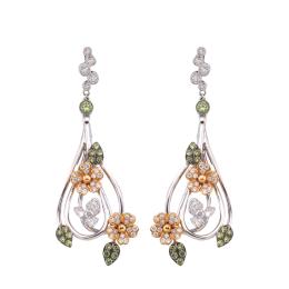 Lote 2278: PALMIERO<br>Pendientes largos con motivos florales con brillantes de aprox. 1,10 ct en total y peridotos talla redonda de aprox. 0,85 ct.