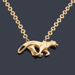 Lote 2301<br>CARTIER<br>Collar con motivo de pantera central realizado en oro amarillo de 18K.