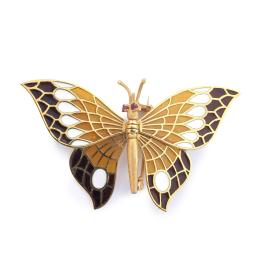 Lote 2386<br>Broche en forma de mariposa con esmalte 'pliquè-a-jour' con esmalte policromado en montura de oro amarillo de 18K.