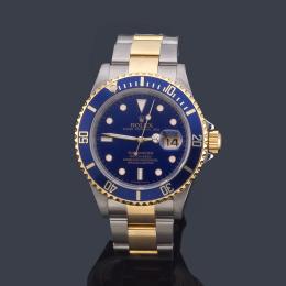 Lote 2538: ROLEX mod. Oyster Perpetual "Submariner" Superlative Chronometer Officially Certified. Ref. 16613 T, reloj para caballero con caja y brazalete en acero y oro de 18 K. Con estuche.