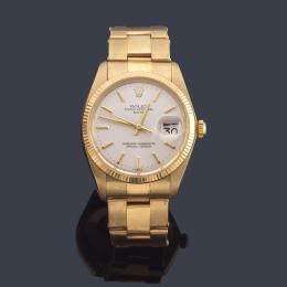 Lote 2539: ROLEX Oyster Perpetual Date Superlative Chronometer Officially certified ref. 1503 para caballero con caja y brazalete  en oro amarillo de 18K.