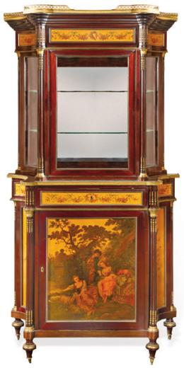 Lote 201: Cabinet Napoleón III estilo Luis XVI en madera de caoba. Cuerpo superior a modo de vitrina. Cuerpo inferior con decoración Vernis Martin con escena bucólica. Aplicaciones en latón. Francia, finales del sigl XIX.