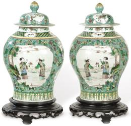 Lote 375: Pareja de tibores de porcelana china con esmaltes de la Familia Verde, Dinastía Qing S. XIX