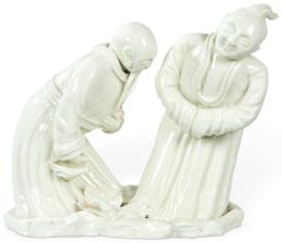 Lote 379: Grupo escultórico "Pareja de Monjes" en porcelana estilo "Blanco de China"