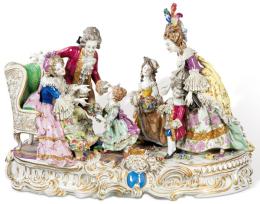 Lote 380: Grupo escultórico con escena cortesana en porcelana con marca de Rudolstadt Volkstedt en el lateral. Principios del siglo XX.