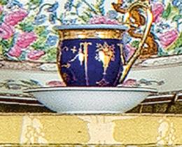 Lote 433: Taza esmaltada en azul cobalto y oro de Paris Royale Limoges