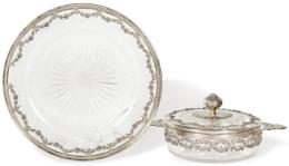 Lote 469: Terrina con dos asas y plato en cristal y plata francesa con marca de exportación en vigor de 1839 a 1879.