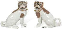 Lote 534: Pareja de fuguras de perro bulldog en porcelana con marca de Dresden en la base.