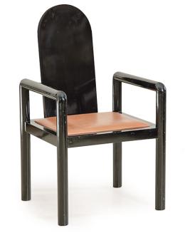 Lote 1297: Silla con brazos en madera lacada en negro y asiento tapizado.