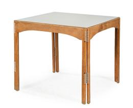 Lote 1353: Mesa de juego cuadrada plegable con tapa de formica y estructura de madera de nogal.<br>Francia, años 50