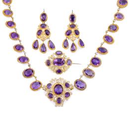 Lote 2016: Semi-parure época Georgiana, con collar, broche y pendientes largos con cuarzos amatistas talla oval y perilla de aprox. 140,76 ct en total. Finales S.XVIII - Ppios S.XIX.