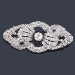 Lote 2044<br>Broche - placa época 'art decó' con diamantes talla antigua de aprox. 9,50 ct en total. Circa 1930.