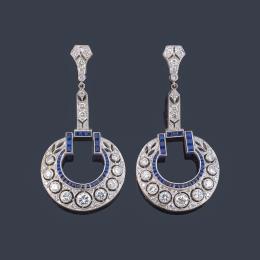 Lote 2061<br>Pendientes estilo 'art decó' con brillantes de aprox. 2,18 ct en total y zafiros calibrados.