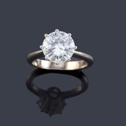 Lote 2093<br>Solitario con brillante de aprox. 2,60 ct en montura de oro blanco de 18K.