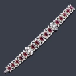 Lote 2119: ALDAO<br>Magnífica pulsera con frente de rubíes talla oval de aprox. 26,73 ct y diamantes talla brillante, perilla y baguette de aprox. 19,88 ct en total.