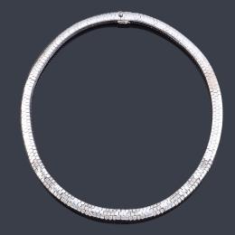 Lote 2256: L. MATIAS<br>Collar con diez motivos en pavé de brillantes de aprox. 1,90 ct en total.