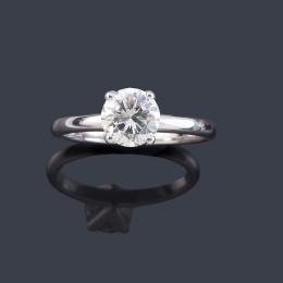 Lote 2264<br>Solitario con brillante de aprox. 1,15 ct en montura de oro blanco de 18K.