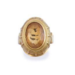 Lote 2274<br>Anillo con cuarzo citrino talla oval en montura de oro amarillo de 18K.