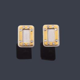 Lote 2385: CARTIER<br>Pendientes cortos de la colección 'Santos' realizados en oro amarillo de 18K y acero.