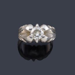 Lote 2434: Solitario de caballero con diamante talla transición de aprox. 1,05 ct en montura de oro blanco de 18K.