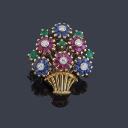 Lote 2467: Broche con diseño de 'bouquet floral' con gemas de color y brillantes de aprox. 0,20 ct en total.