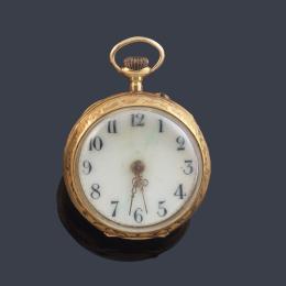 Lote 2526<br>Reloj de colgar en oro rosa de 18 K.