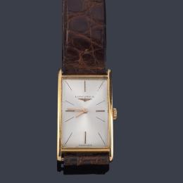 Lote 2554<br>LONGINES de caballero con caja en oro amarillo de 18 K.